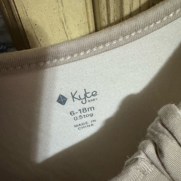 Kyte Baby Oat Beige Bamboo Sleep sack 6-18m .5 tog - Picture 2 of 2